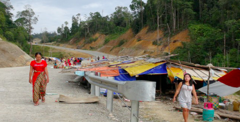 Gambar ke diatu ba empang jalai Murum, hari Enam nyin kemari – kemari sida mindah 15 kilometer ngagai jalai besai di Murum