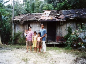 Nama penyadi ba semua duit ari asil dagang kayu batang, kebun bedandang besai enggau minyak ari Sarawak?