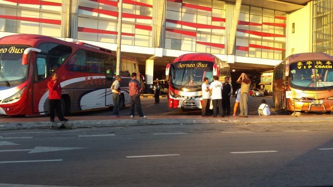 Hundreds were bussed in to Kuching from Sibu overnight by SUPP - RM30 per person they told on lookers.